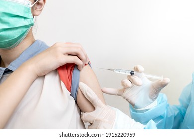 Female Doctor With Syringe Doing Injection Vaccine COVID-19, Flu In The Shoulder Or Arm Of Lady Girl,asian Nurse Injecting Vaccinating Schoolgirl,vaccination Against Coronavirus Infection,health Care