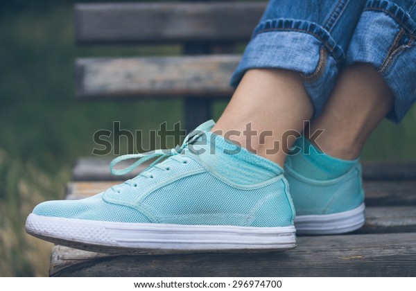 bench shoes for female