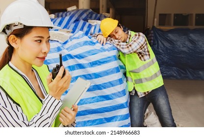 Female Foreman Report Worker Conduct To HRD With Walkie Talkie Behavior Negatively Affects Job Lazy Male Workers Snoozing During Work Exploitation Leads Unsuccessful Work And Disciplinary Action.
