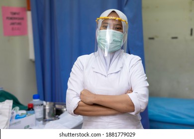 Female frontliner wearing her personnel protective equipment during the coronavirus pandemic. - Powered by Shutterstock