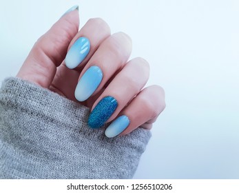  sweater manicure hand