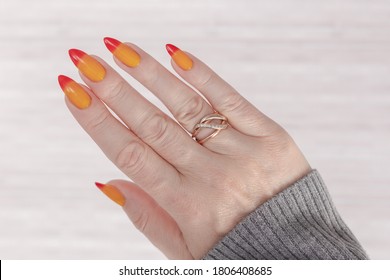 long holds nail polish