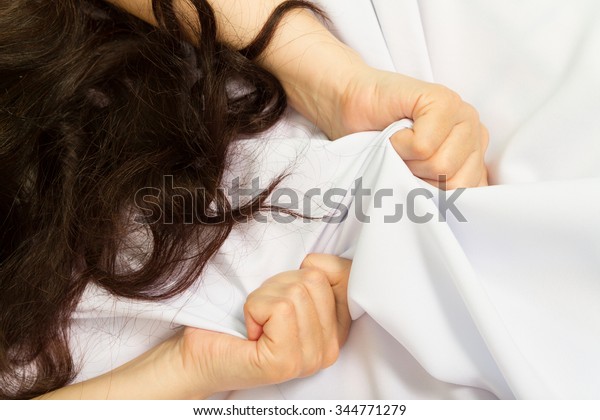 Foto De Stock Sobre Female Hand Pulling White Sheets Ecstasy Editar