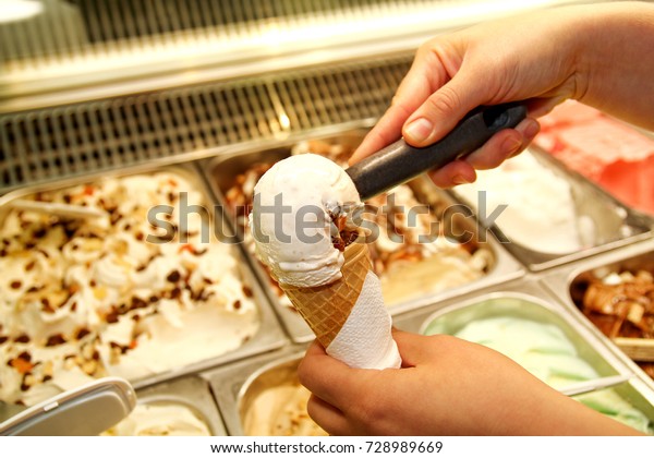 the scoop ice cream shop