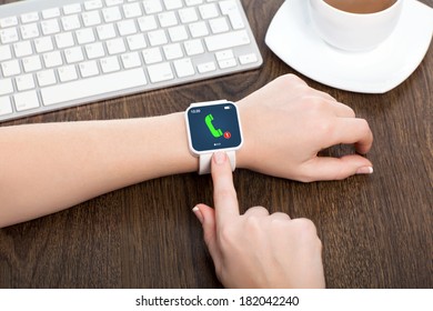 smartwatch talk on phone