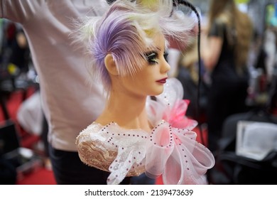 Female Head Mannequin With Hairstyle. Mannequin Of A Woman With Long Hair For Practice And Advanced Training Of Hairdressers. Close-up. Training In Hair Styling On A Mannequin.