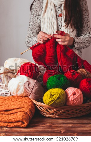 Female knits sweater 