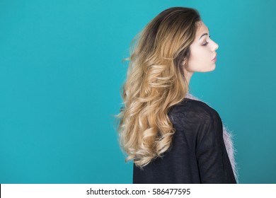 Female Long Wavy Blonde Hair, Rear View