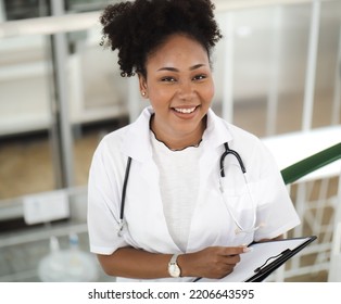 Female Medical Student, Doctor In Uniform Holding Clipboard Working In Hospital. Portrait Of Woman Health Care Nurse With Stethoscope Works In Clinic. Healthcare And Medicine Professional Occupation.