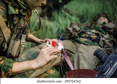 Female Military Doctor To Help The Wounded Soldier