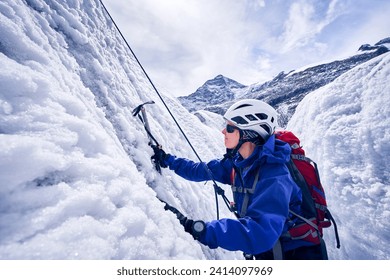 Montañista hembra-glaciar grossvendediger-tyrol-austria