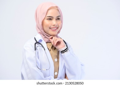 446 Injections hijab Images, Stock Photos & Vectors | Shutterstock