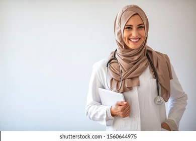 Female Muslim Medical Doctor Stands Proudly Stock Photo 1560644975 ...