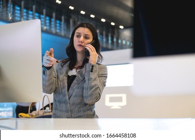 16,953 Woman behind computer Images, Stock Photos & Vectors | Shutterstock