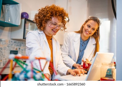 Female Scientists In A Laboratory. Female Medical Researchers. Real Female Scientists Researching. Beautiful High School Students In Laboratory. Two Young Female Scientist Doing Experiments In Lab.