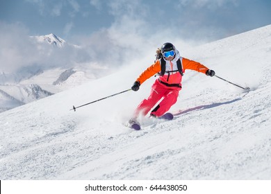 Skiläufer auf Berghang