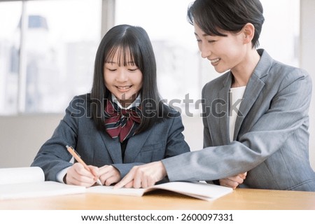 A female student taking classes. She is taught to study by her teacher.