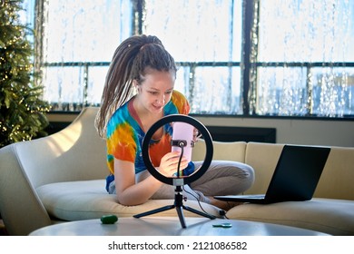 Female Vlogger Uses Ring Light And Handy For Live Stream.