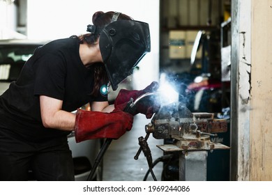 Female Welding Metal Piece Garage Stock Photo 1969244086 | Shutterstock