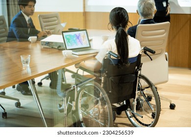 Female wheelchair user who works at company. Scenery of the meeting.