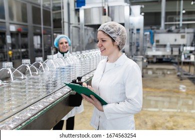 4,926 Inspecting bottle Images, Stock Photos & Vectors | Shutterstock