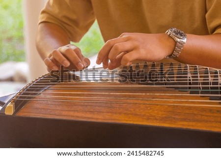 femme jouant au guzheng pour le nouvel an chinois [[stock_photo]] © 