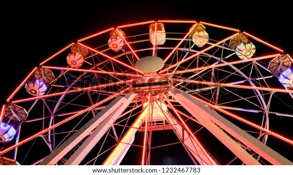 Keressen Ferris Wheel Jerudong Park Playground Brunei Temaju Hd Stockfotoink Es Tobb Millio Jogdijmentes Foto Illusztracio Es Vektorkep Kozott A Shutterstock Gyujtemenyeben A Kinalat Mindennap Tobb Ezer Uj Minosegi Keppel Bovul