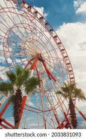 Ferris Wheel Sunny Clear Day - Good Time To Visit And View