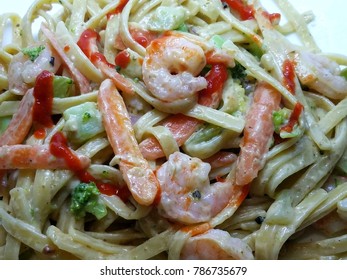 Fettucini Alfredo Pasta With Shrimp, Carrot And Brocolli