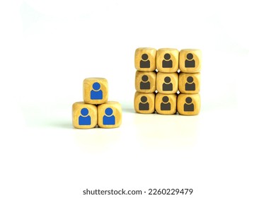 few big clients vs many small client's symbolized with cubes on white background.