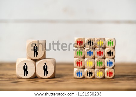 few big clients vs many small clients symbolized with cubes