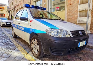 110 Fiat punto italian car Images, Stock Photos & Vectors | Shutterstock