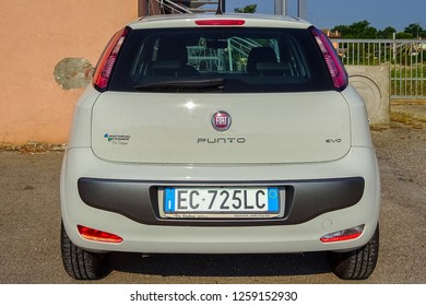 Fiat Punto Stockfotos Bilder Und Fotografie Shutterstock