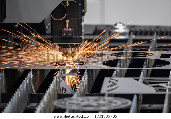 The fiber laser cutting machine cutting
 machine cut the metal plate. The hi-technology sheet metal
manufacturing process by laser cutting machine.
