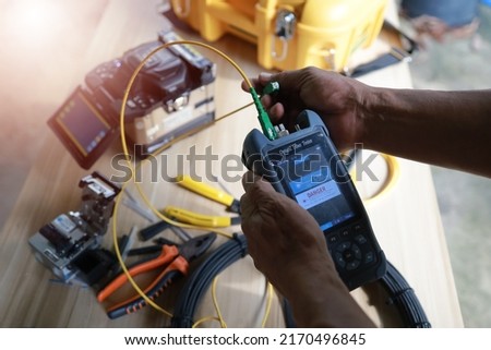 Fiber Optic Fusion Splicing Cable Internet signal and Wire connection with Fiber Optic Fusion Splicing machine,fiber optic cable splice machine in work