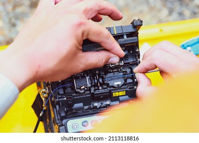 Fiber optic splice procedure Technician Fiberoptic Fusion Splicing. Worker connecting for Cable Internet signal and Wire connection with Fiber Optic Fusion Splicing machine. - Shutterstock ID 2113118816