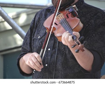 Fiddle Player At The  4th Of July Weekend  In  Portland,  Oregon