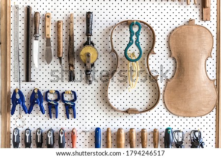 Fiddle/Violin Workshop Factory with Tools