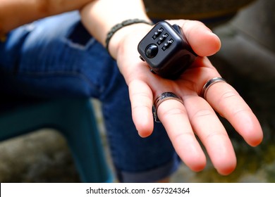 Fidget Cube stress reliever, fingers toy, black. (relax)