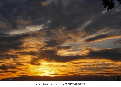  Fiery Sunset Sky: Dramatic clouds painted in vibrant hues of orange, red, and gold streak across the sky, creating a breathtaking spectacle at dusk.   