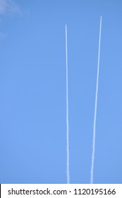 fighter jets overhead vapour trails