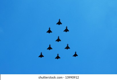 Fighter planes flying in formation in a clear sky