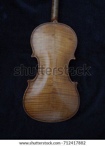 THE FIGURED MAPLE BACK OF A BEAUTIFUL ANTIQUE STRADIVARIUS STYLE VIOLIN