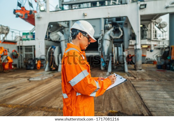 Filipino Deck Officer On Deck Offshore Stock Photo 1717081216 ...