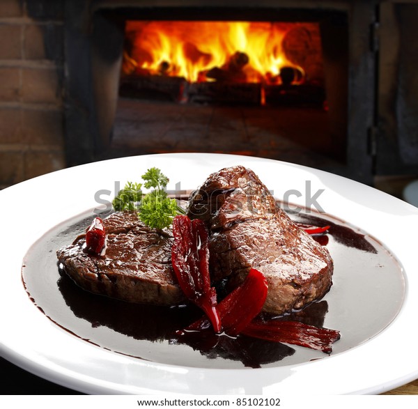 fillet mignon in red\
wine sauce with chili