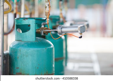 Filling Lpg Gas Bottle