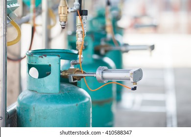 Filling Lpg Gas Bottle