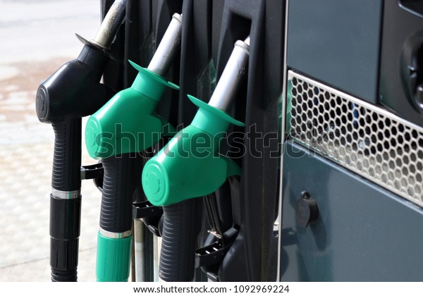 Filling station and filling\
pump