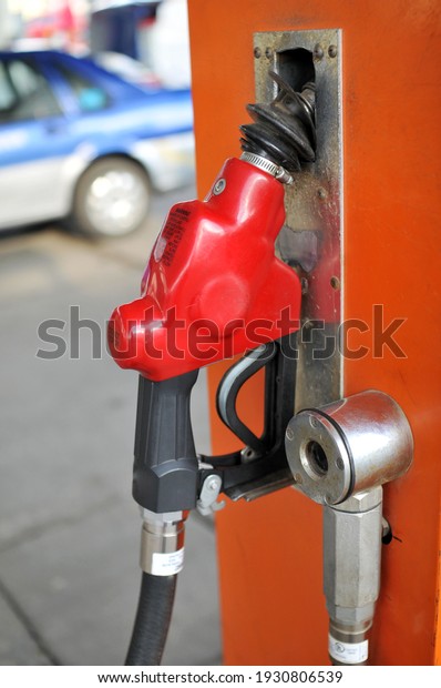 Filling station\
Workers with gas station\
guns