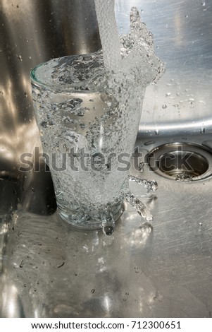 Filling water glass with pure drinkingwater